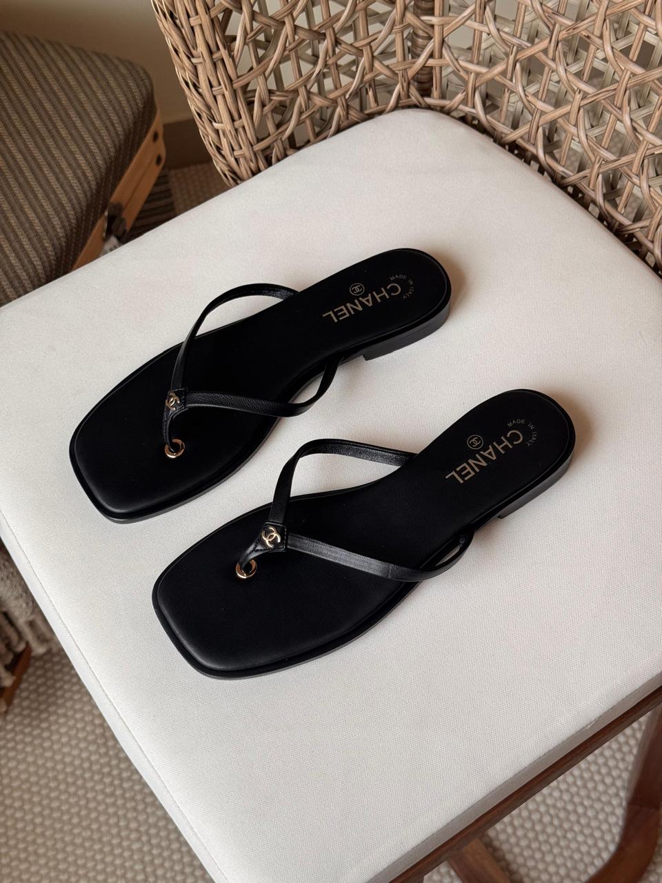 Ladies flats