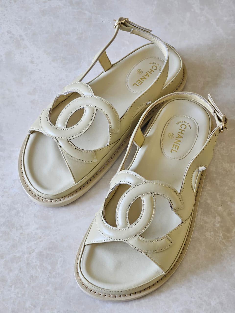 Ladies flats