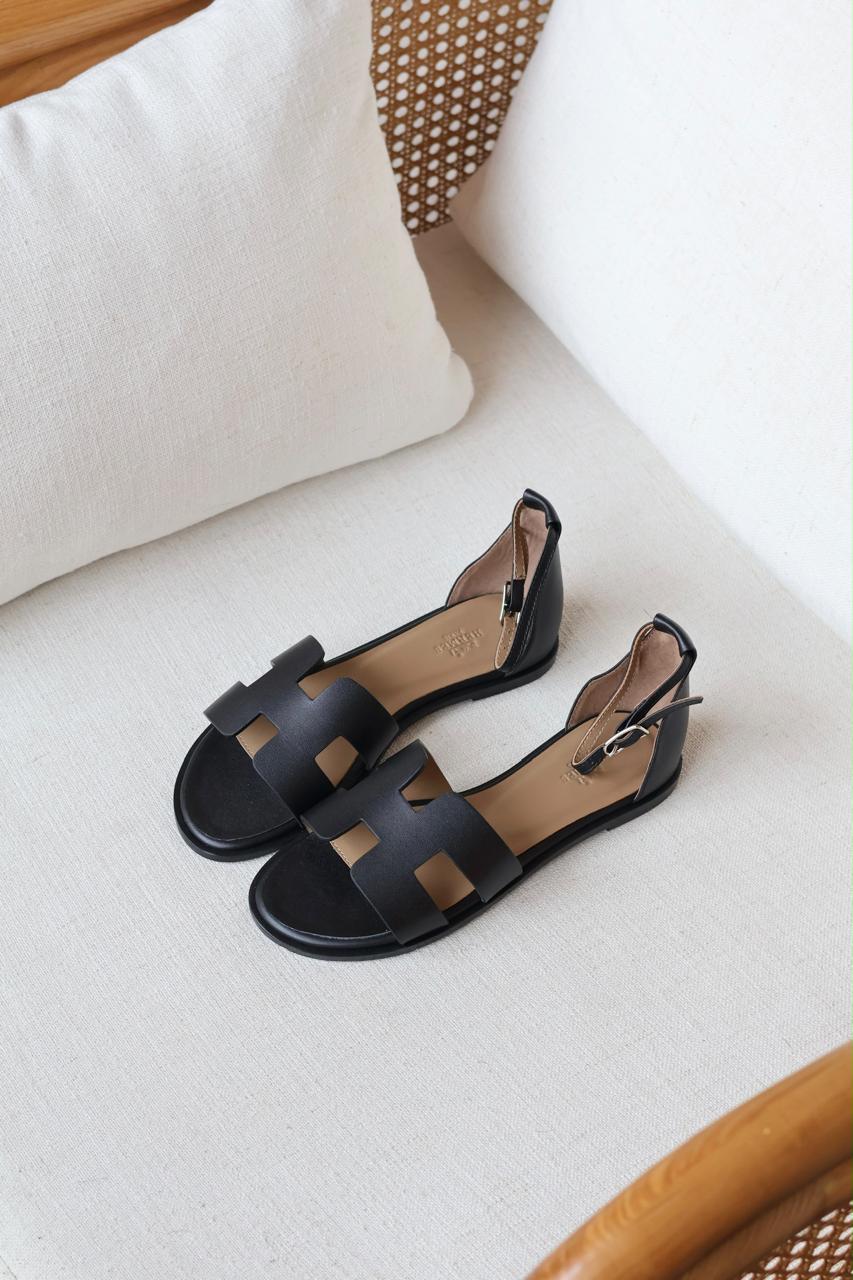 Ladies flats