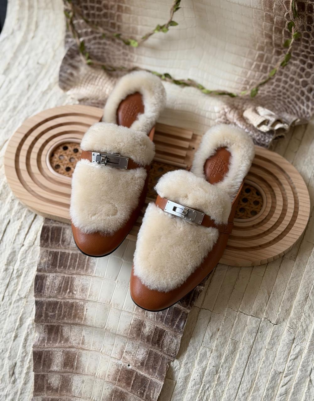 Ladies flats