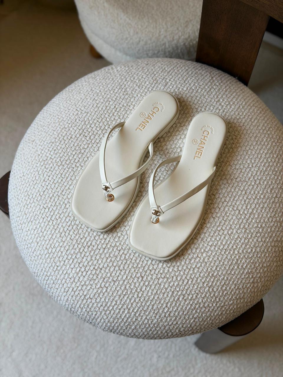 Ladies flats