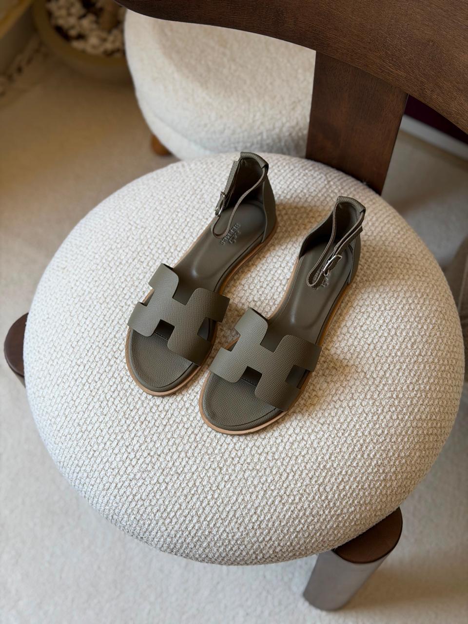 Ladies flats