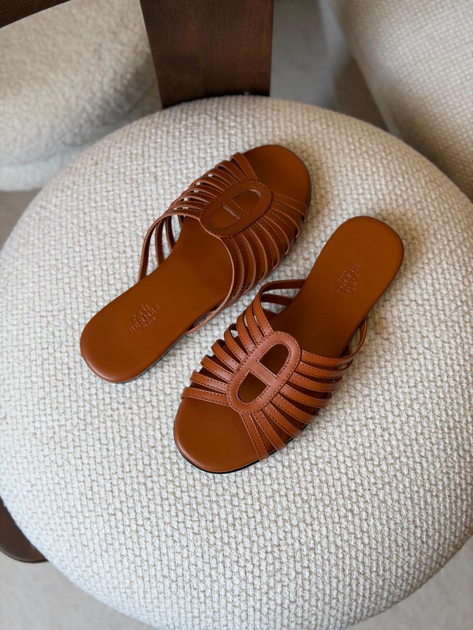 Ladies flats