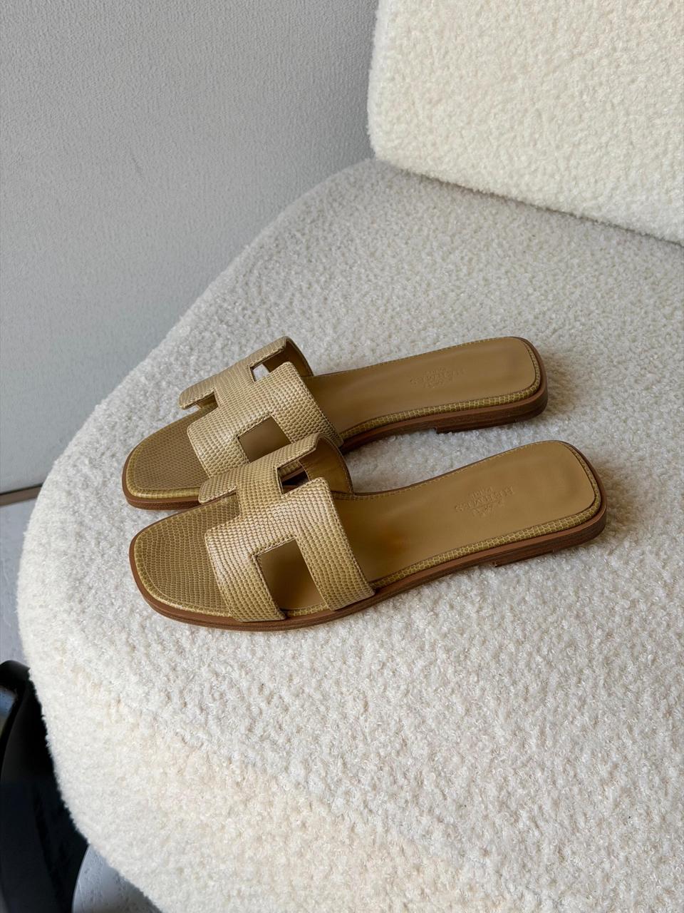 Ladies flats