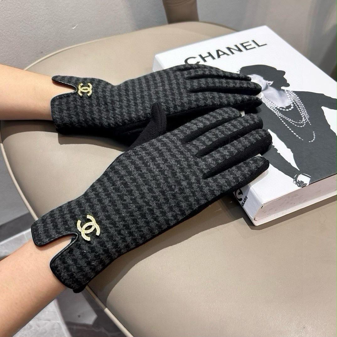 Ladies gloves & leggings