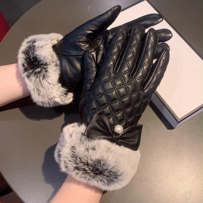 Ladies gloves & leggings