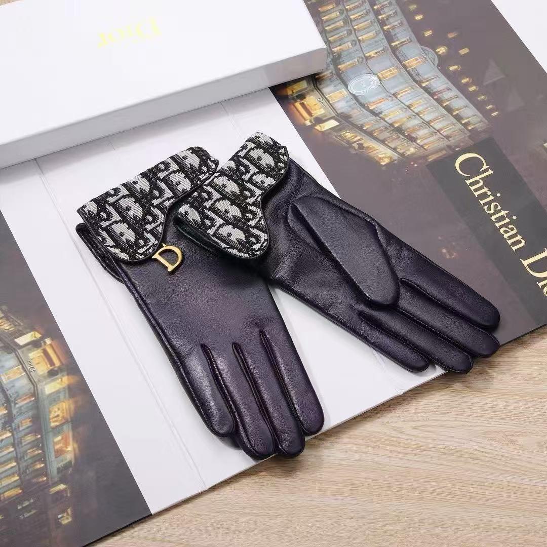 Ladies gloves & leggings
