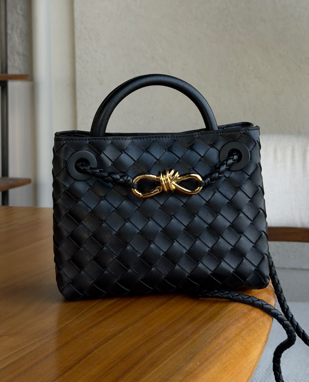 Ladies bo**ega bags