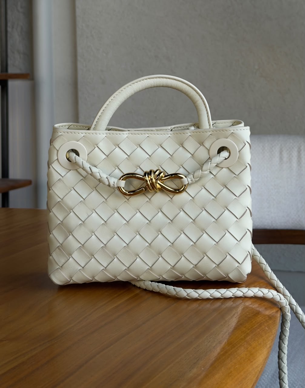 Ladies bo**ega bags