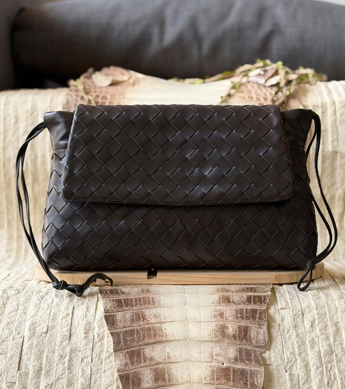 Ladies bo**ega bags