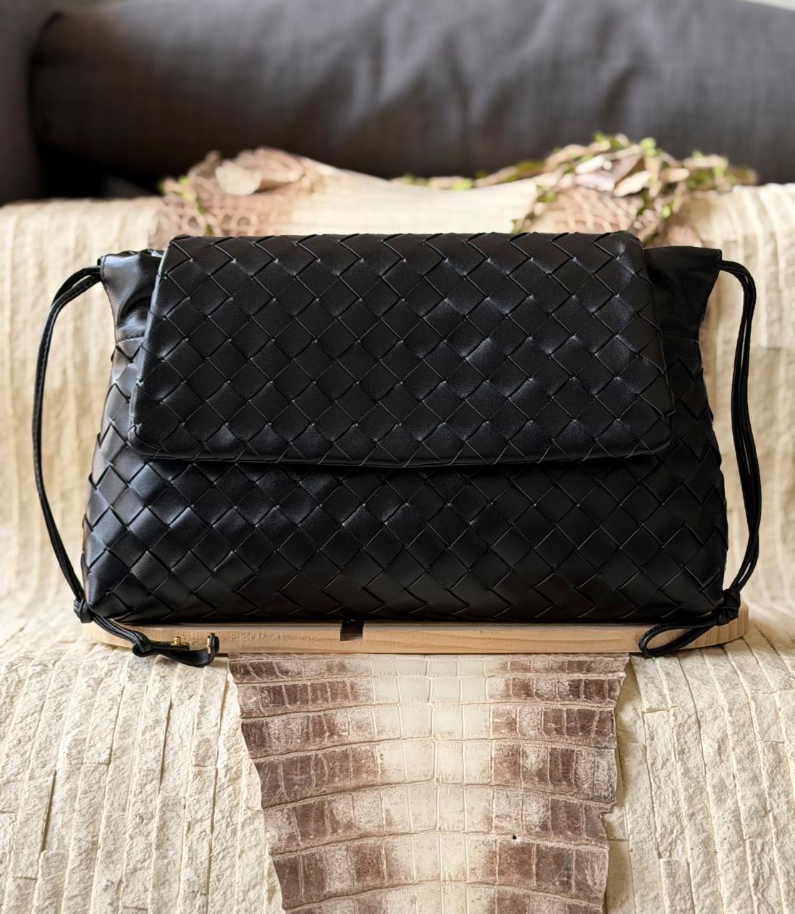 Ladies bo**ega bags