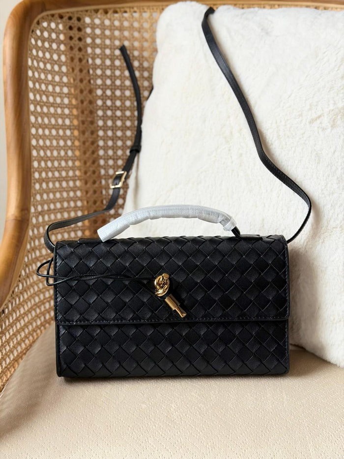 Ladies bo**ega bags