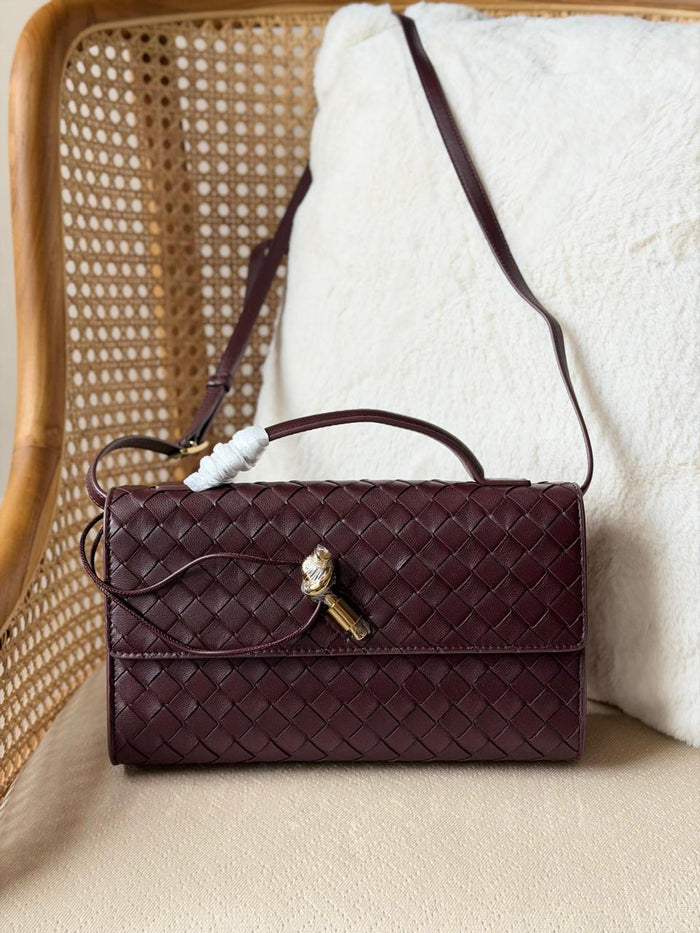 Ladies bo**ega bags