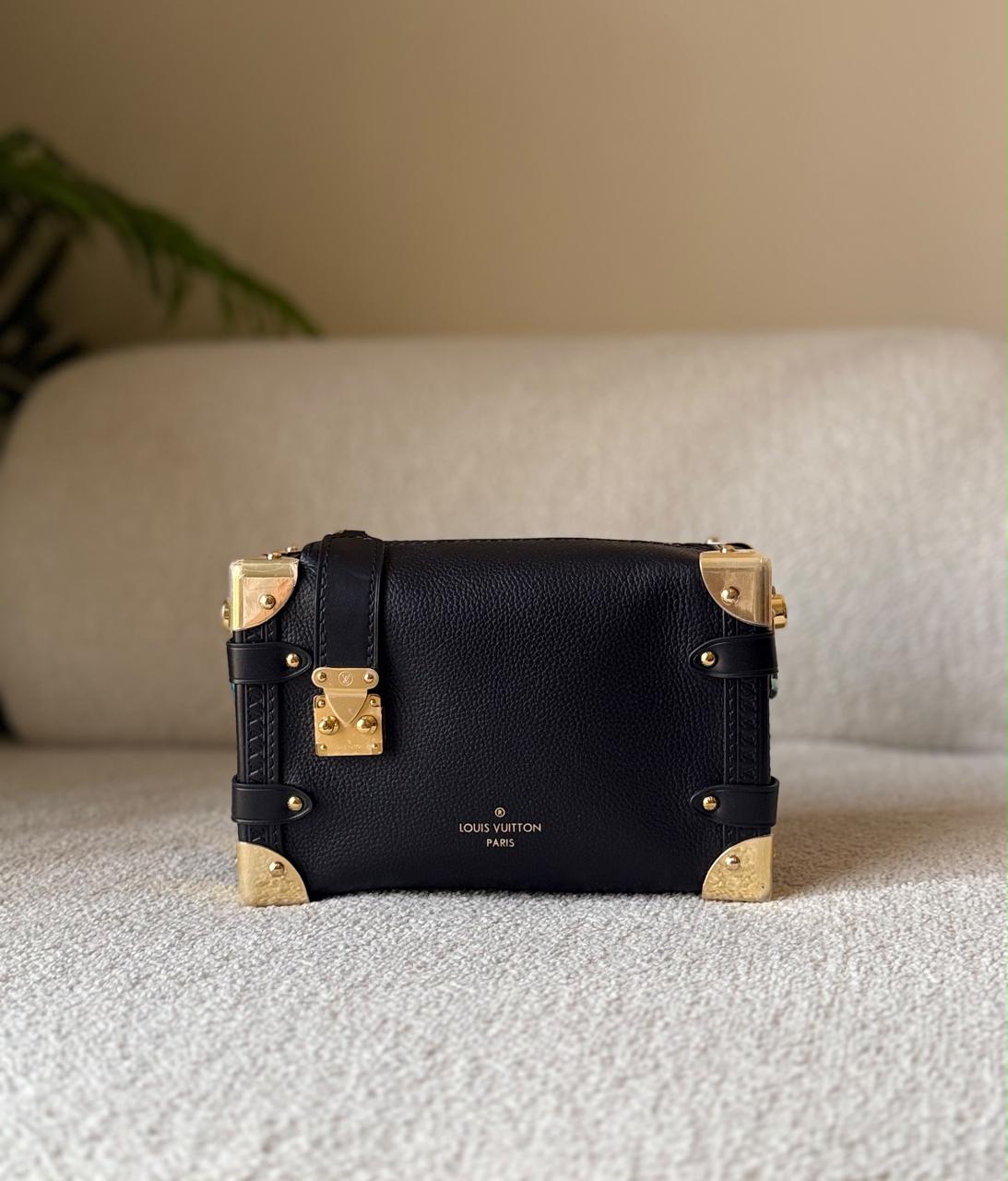 Ladies L*vi.   Bags.