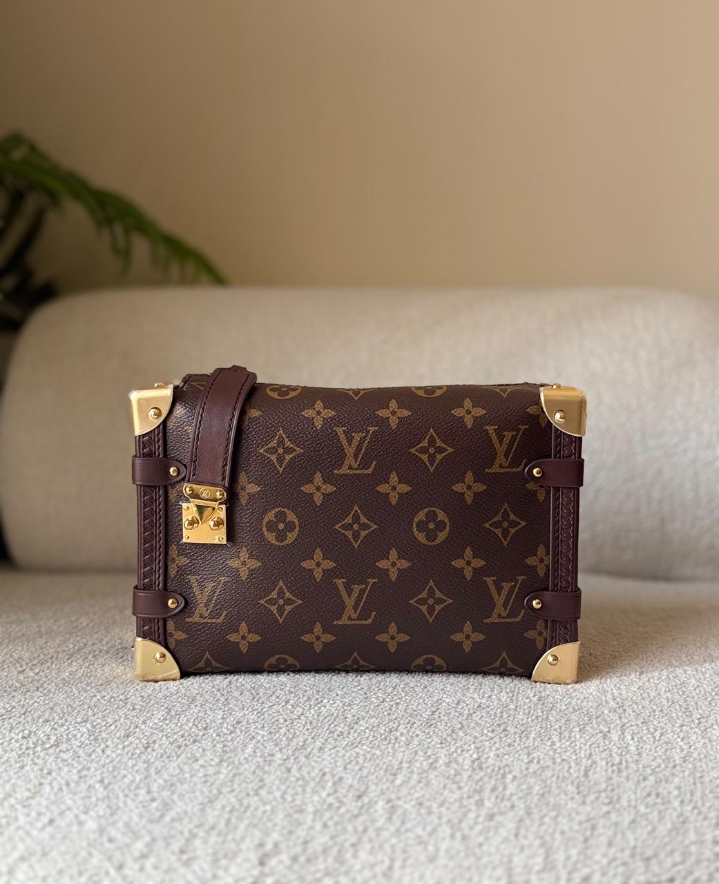 Ladies L*vi.   Bags.