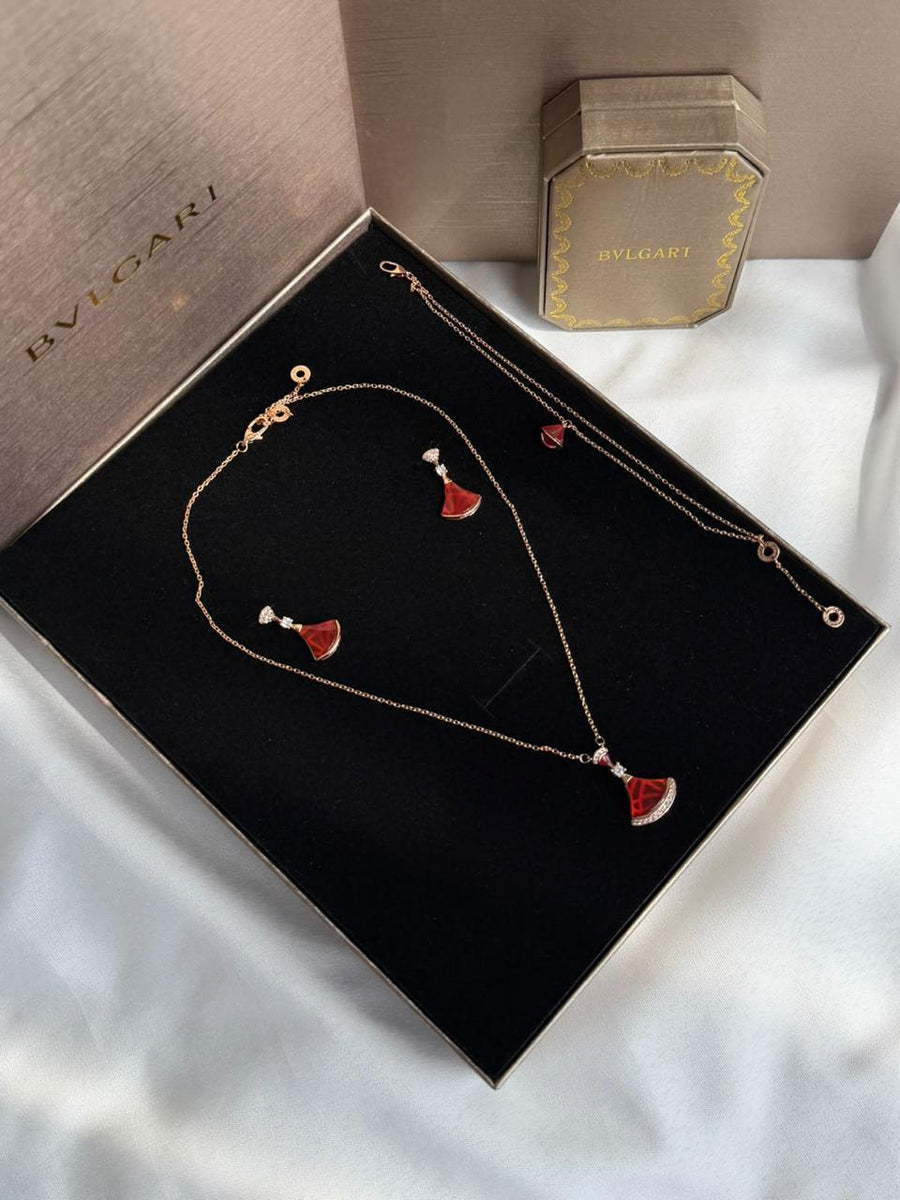 Full set jewelry.