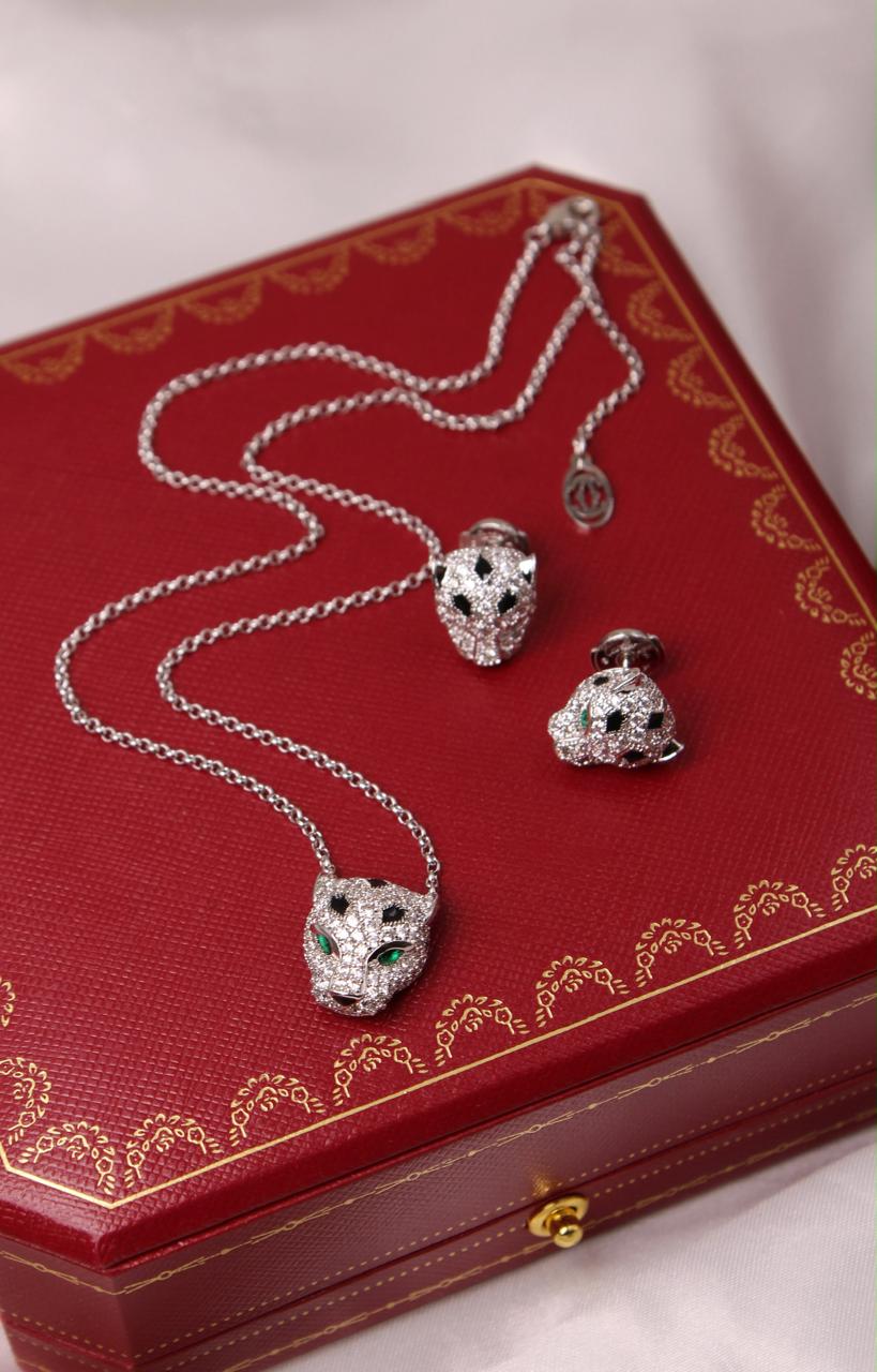 Full set jewelry.
