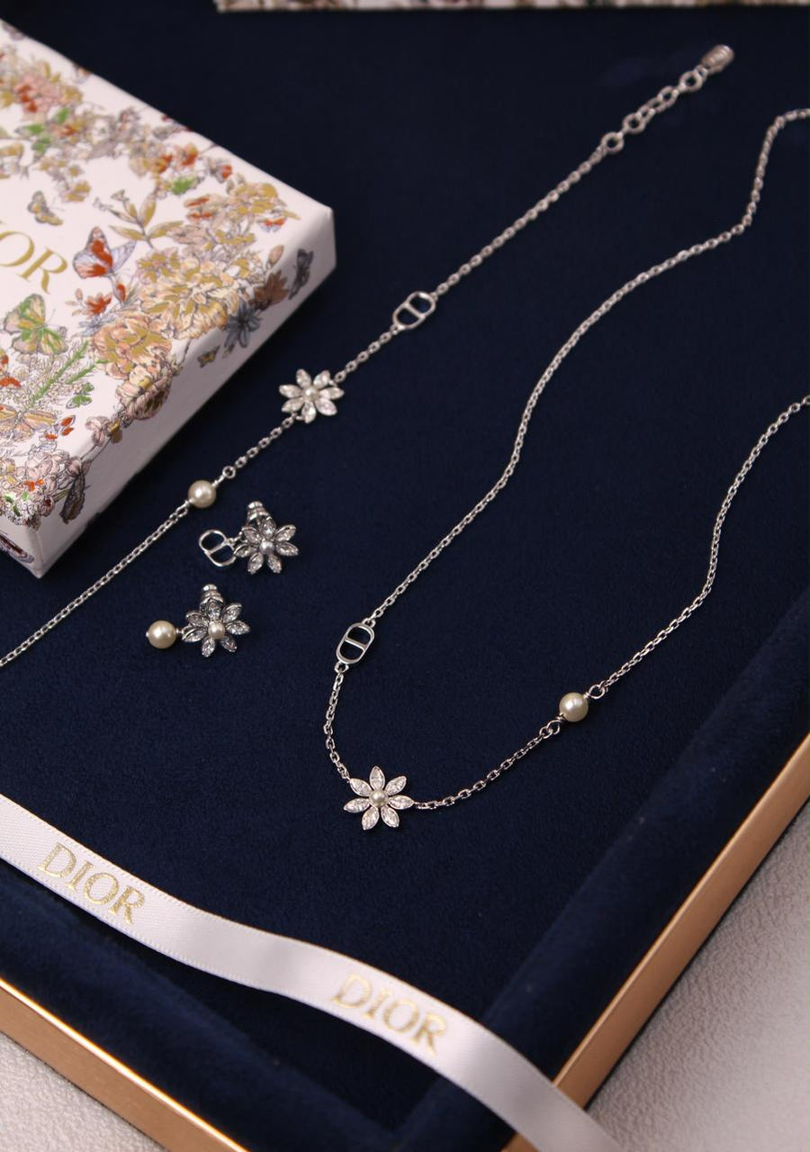 Full set jewelry.