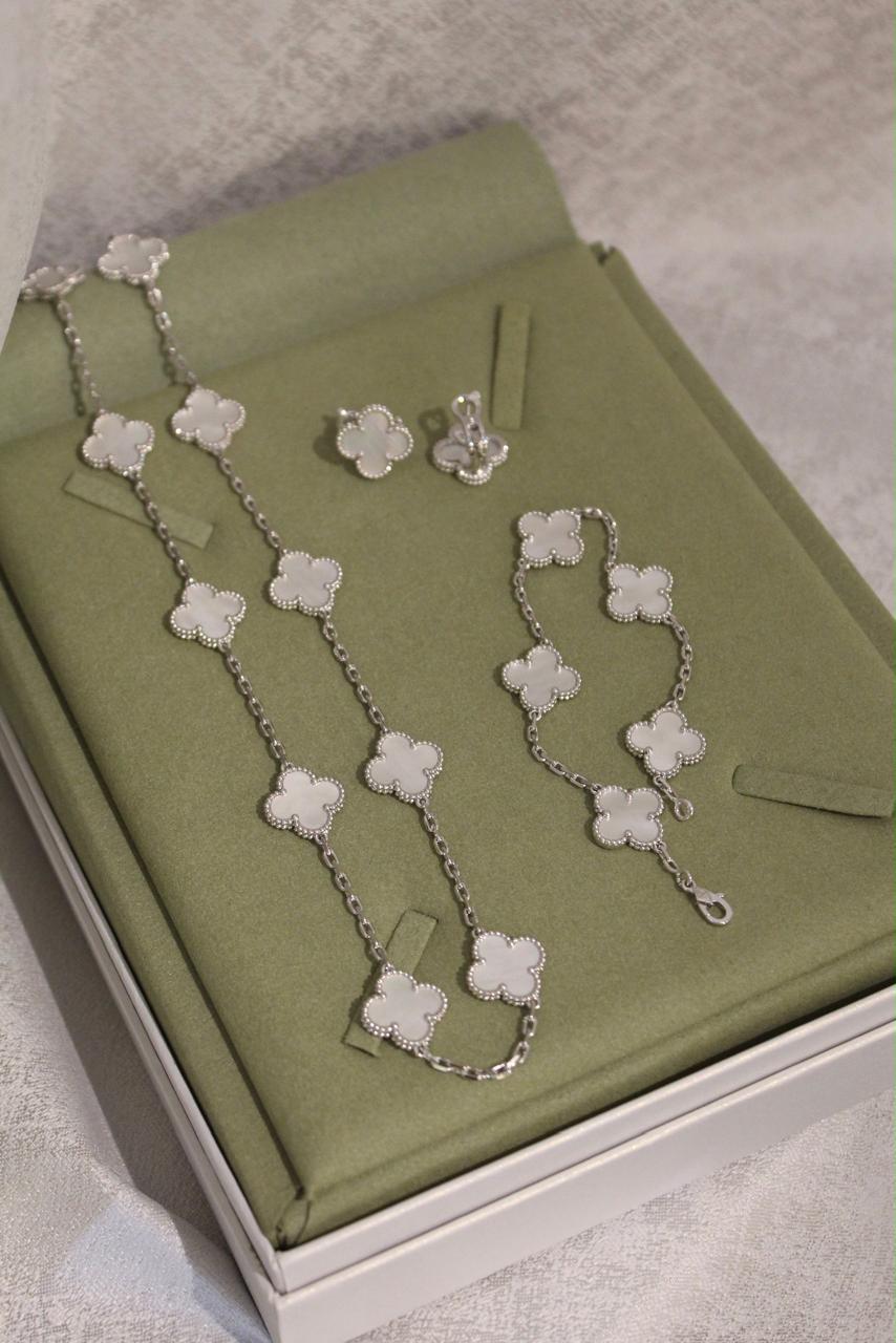 Full set jewelry.