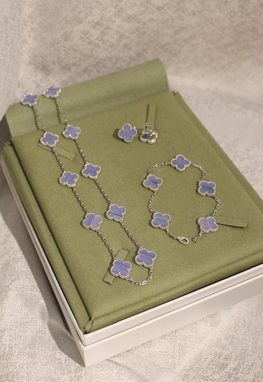 Full set jewelry.