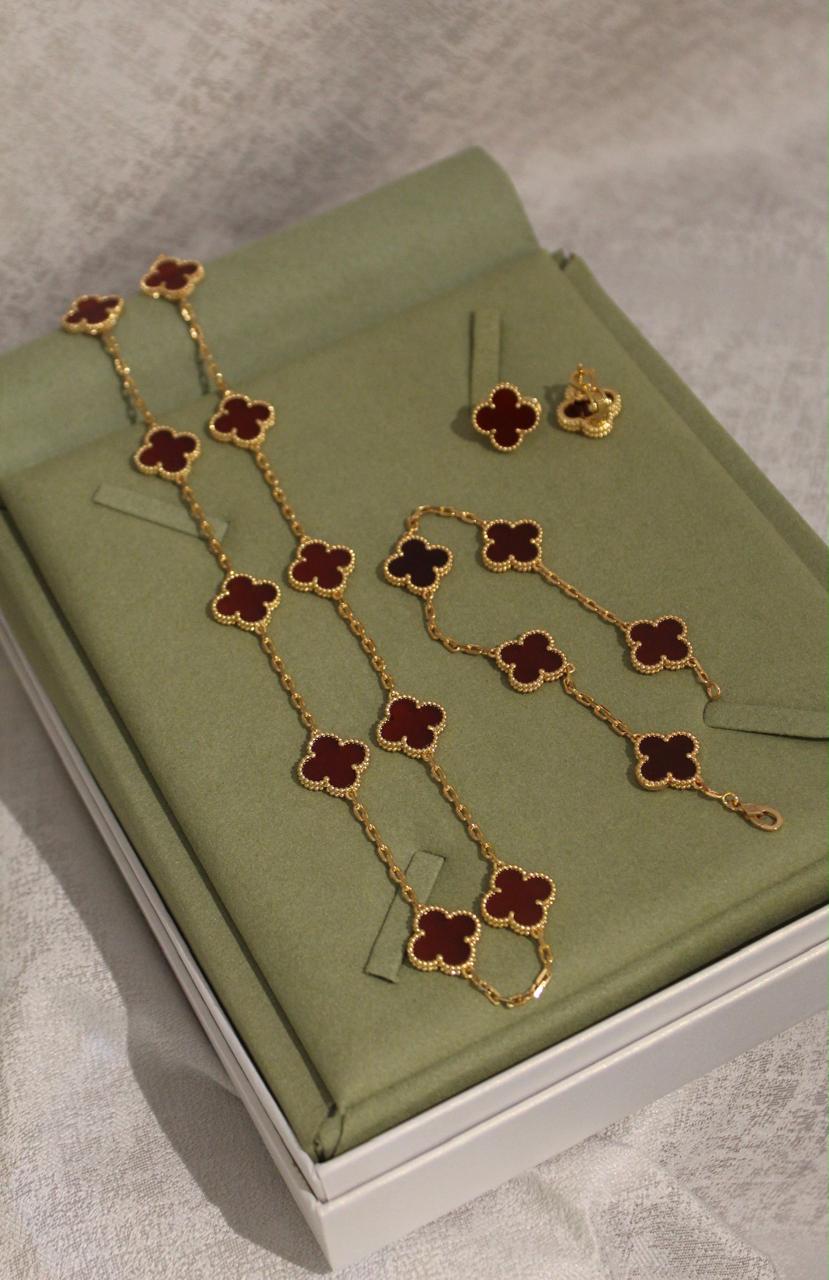 Full set jewelry.