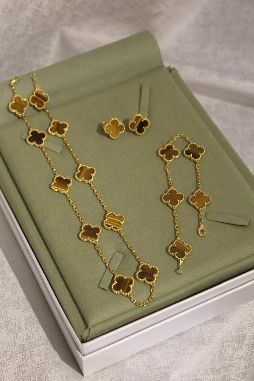 Full set jewelry.