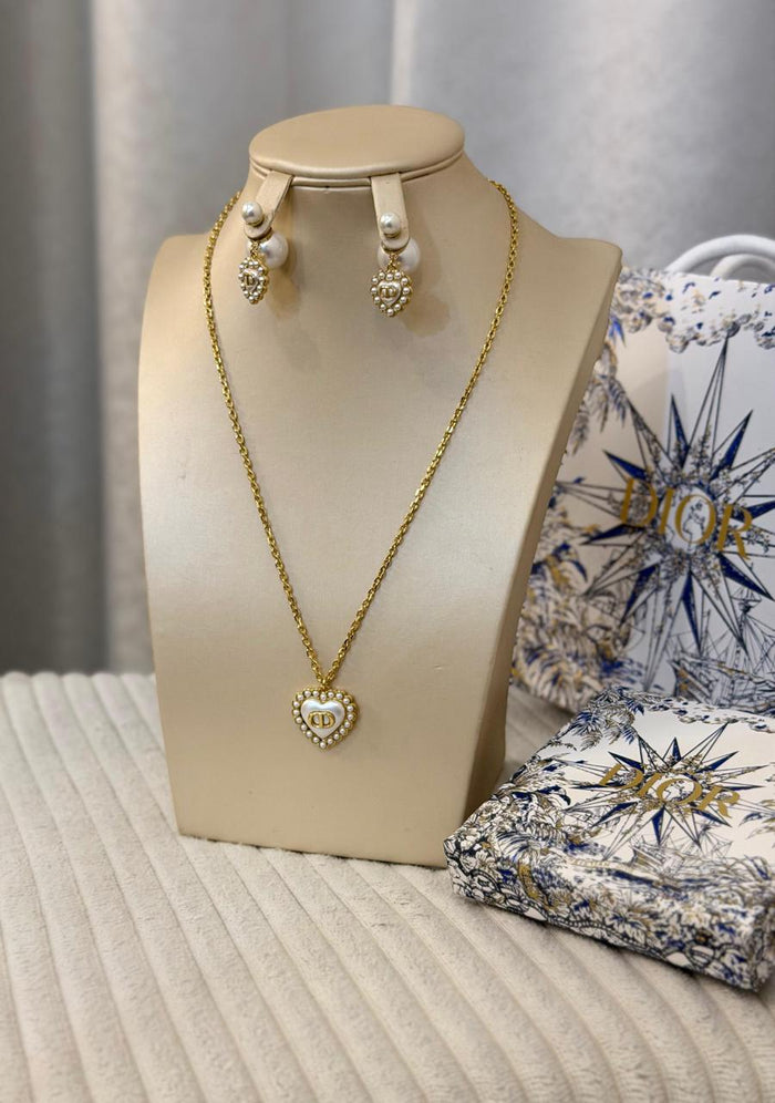 Full set jewelry.
