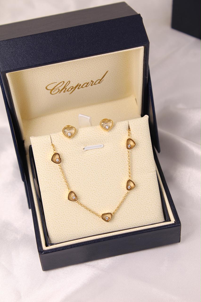 Full set jewelry.