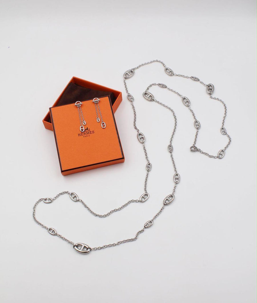 Full set jewelry.