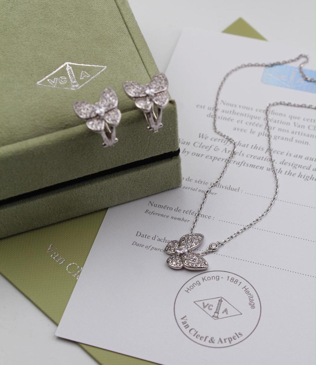 Full set jewelry.