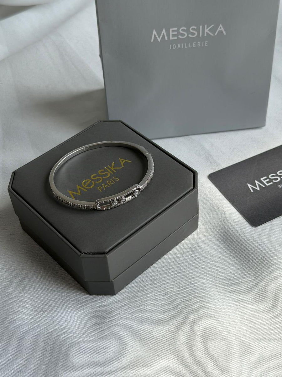 Bracelets & brooches