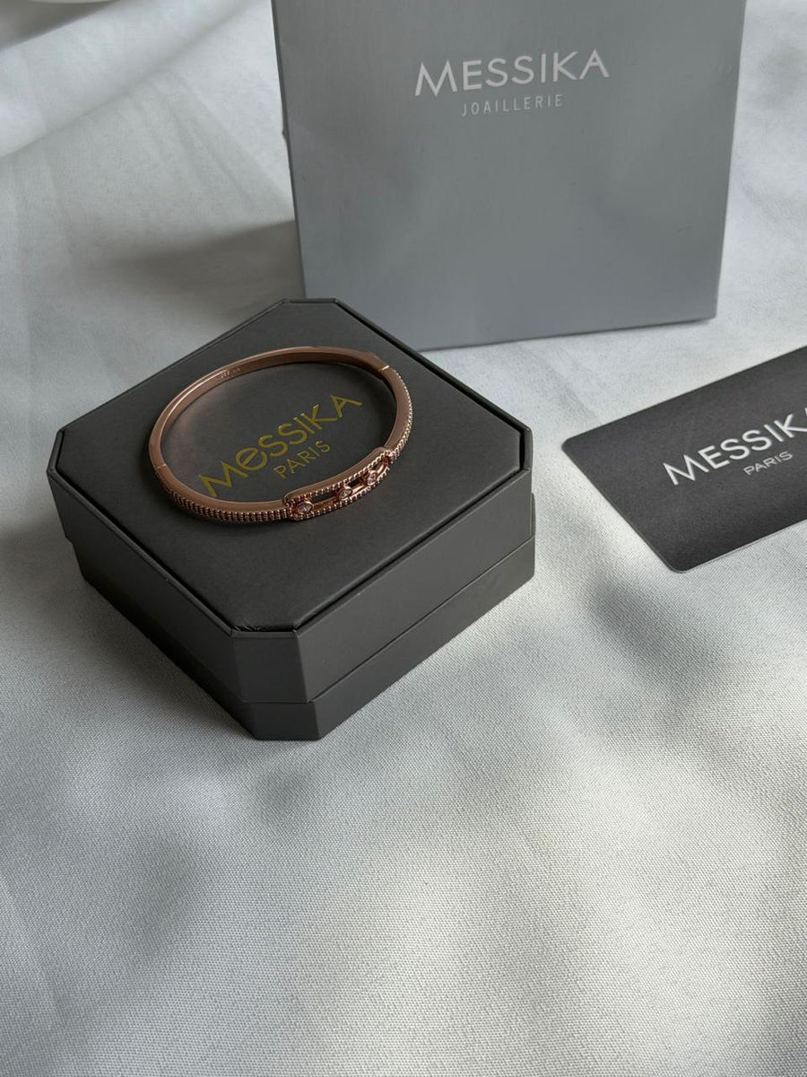Bracelets & brooches