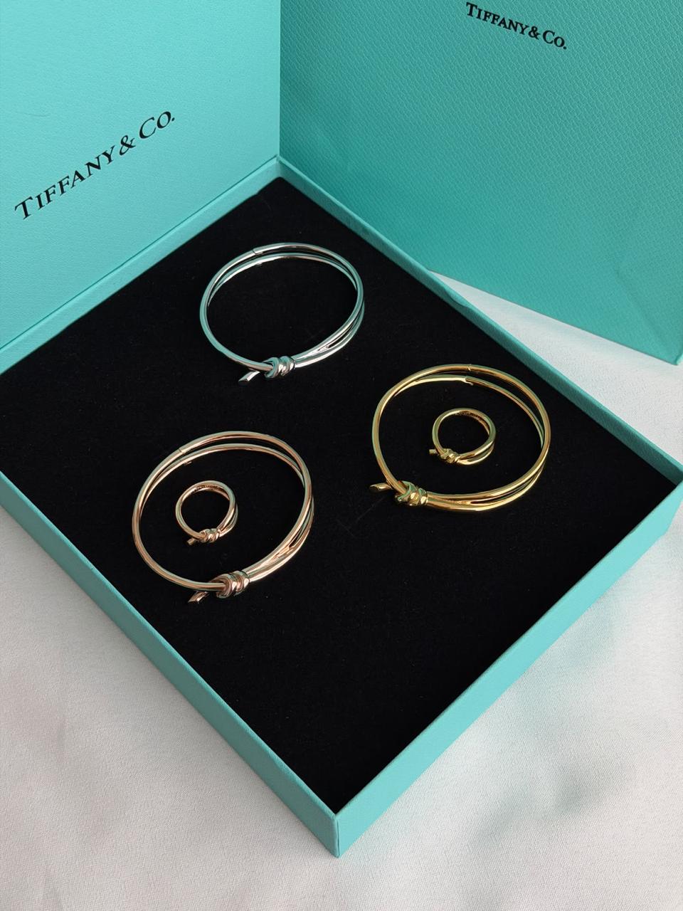 Bracelets & brooches