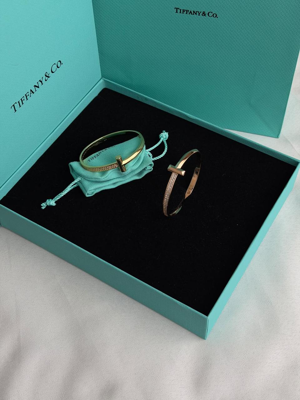 Bracelets & brooches