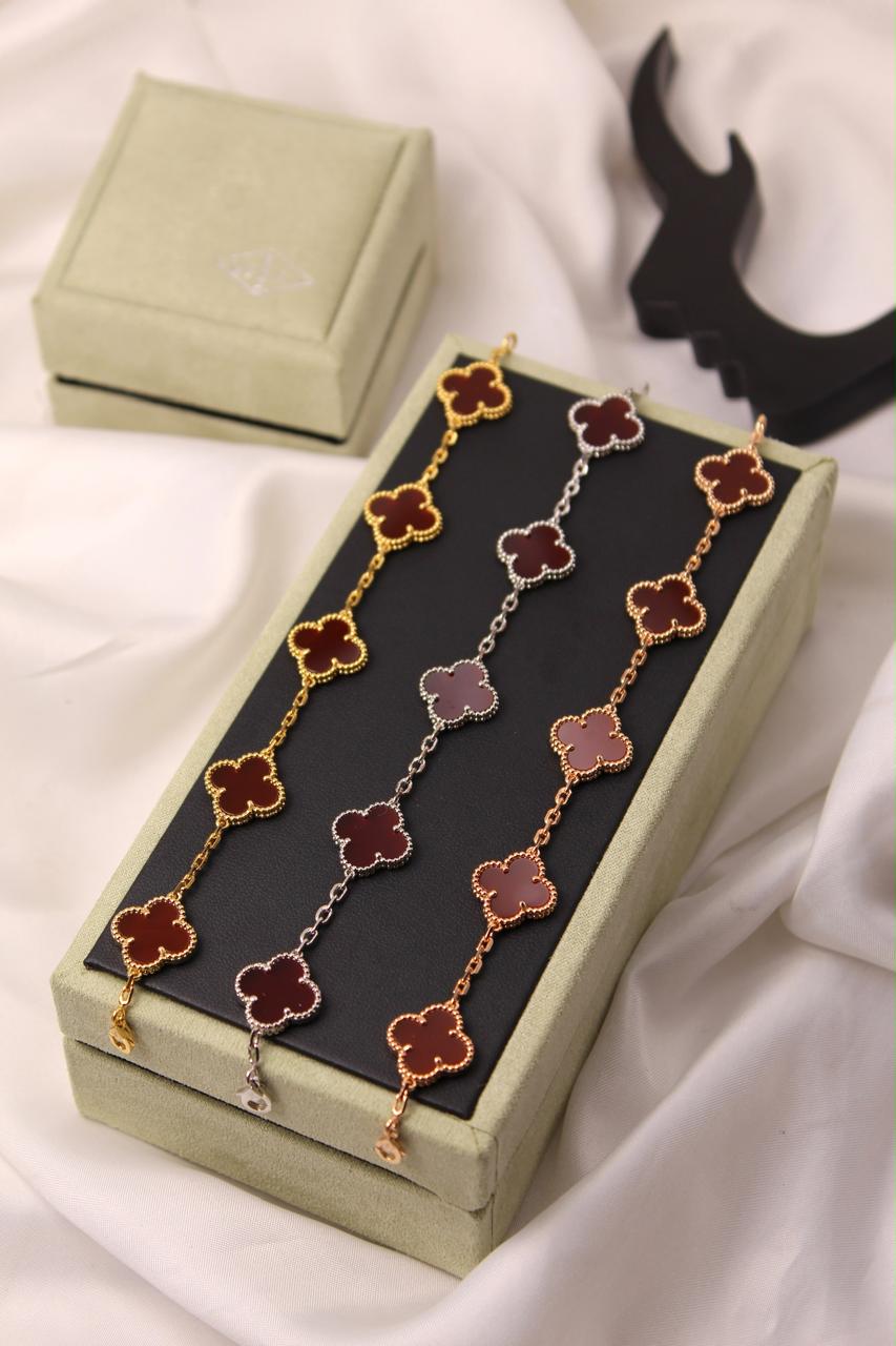Bracelets & brooches