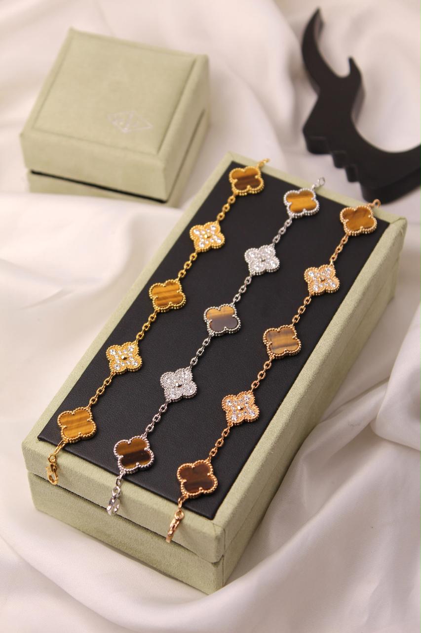 Bracelets & brooches