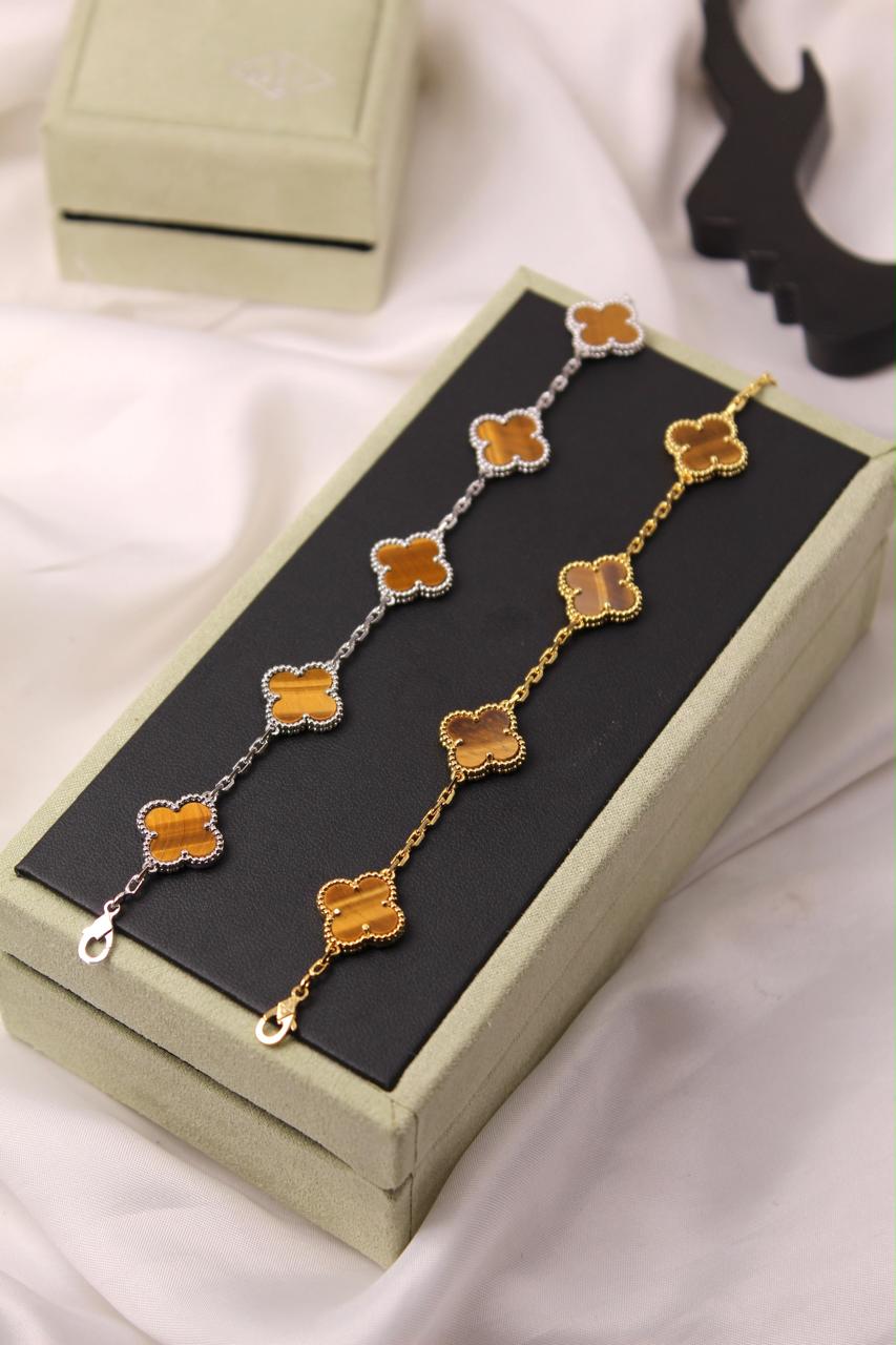 Bracelets & brooches
