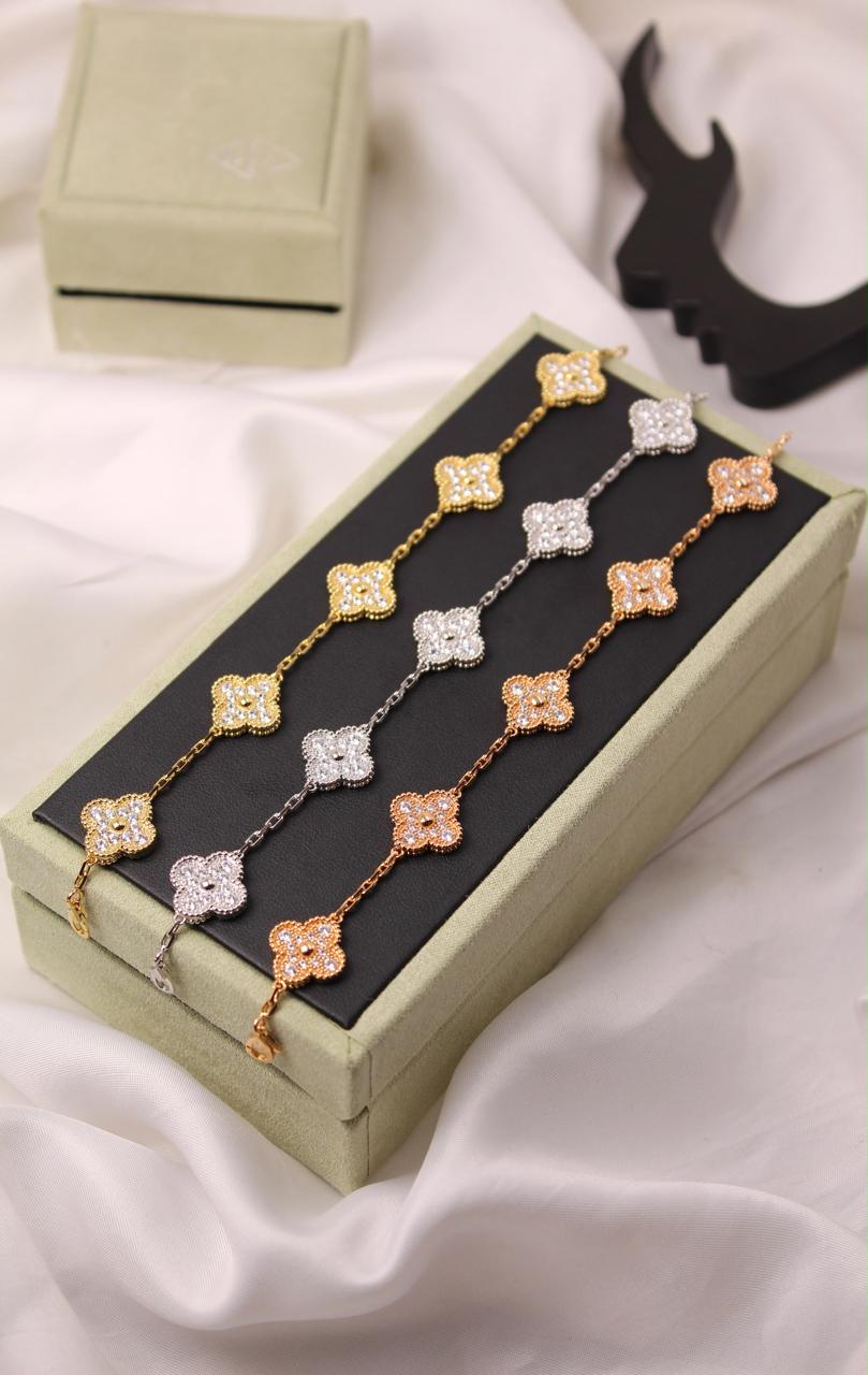 Bracelets & brooches