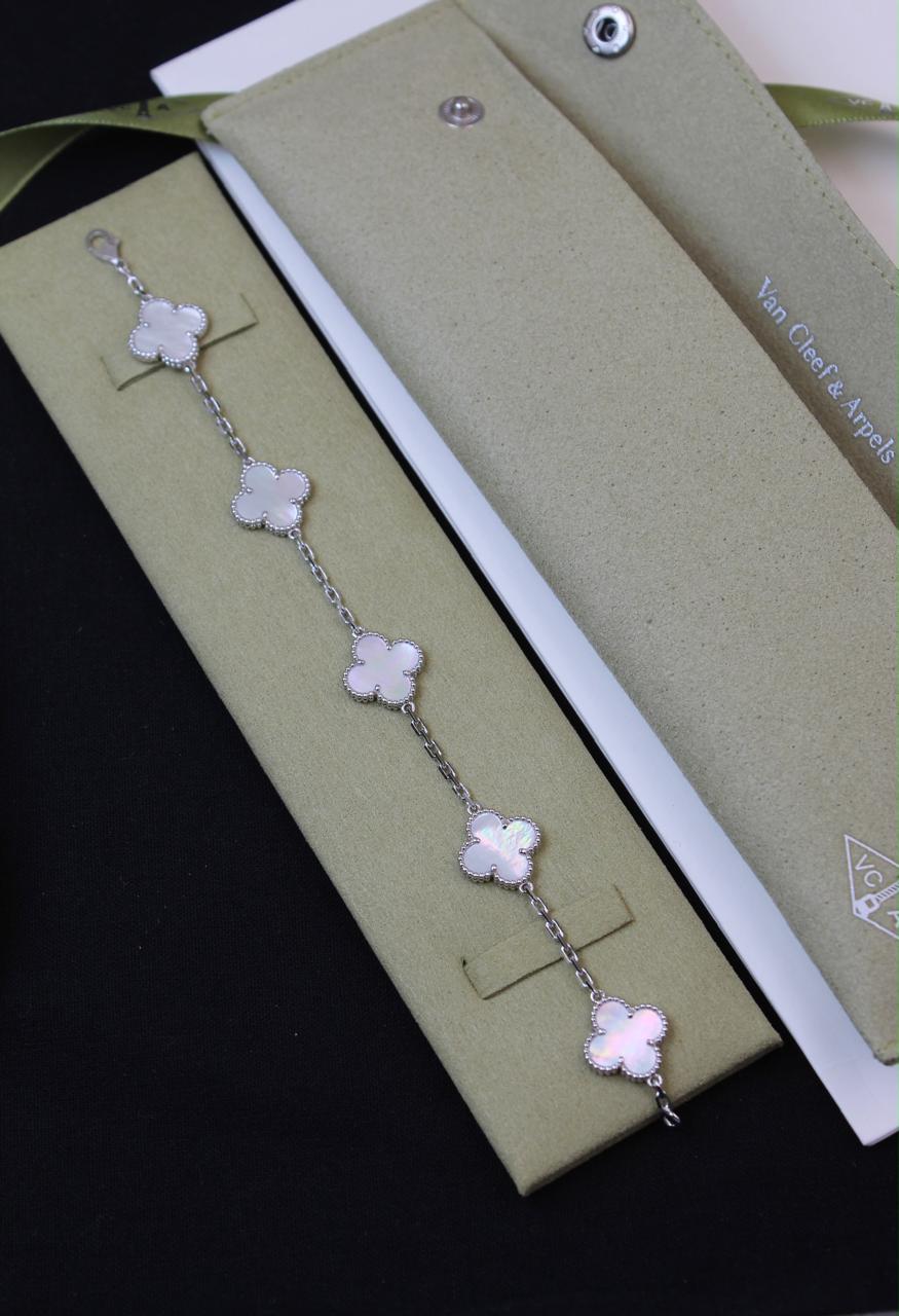 Bracelets & brooches
