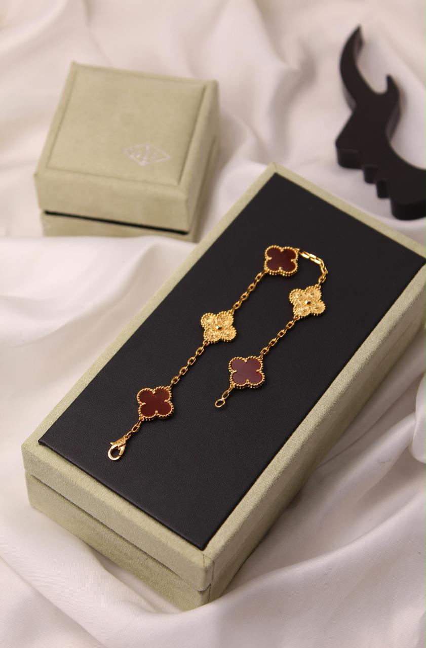 Bracelets & brooches