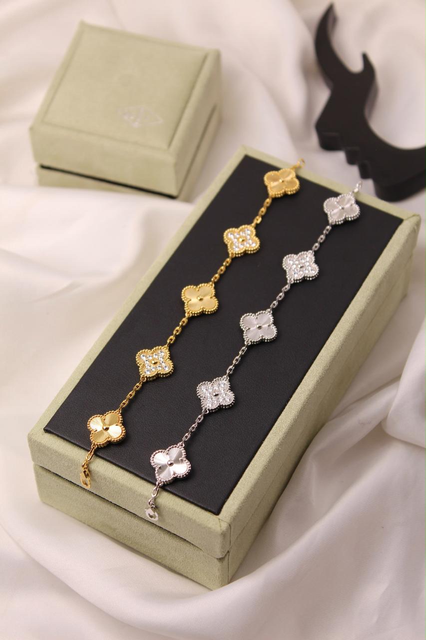 Bracelets & brooches