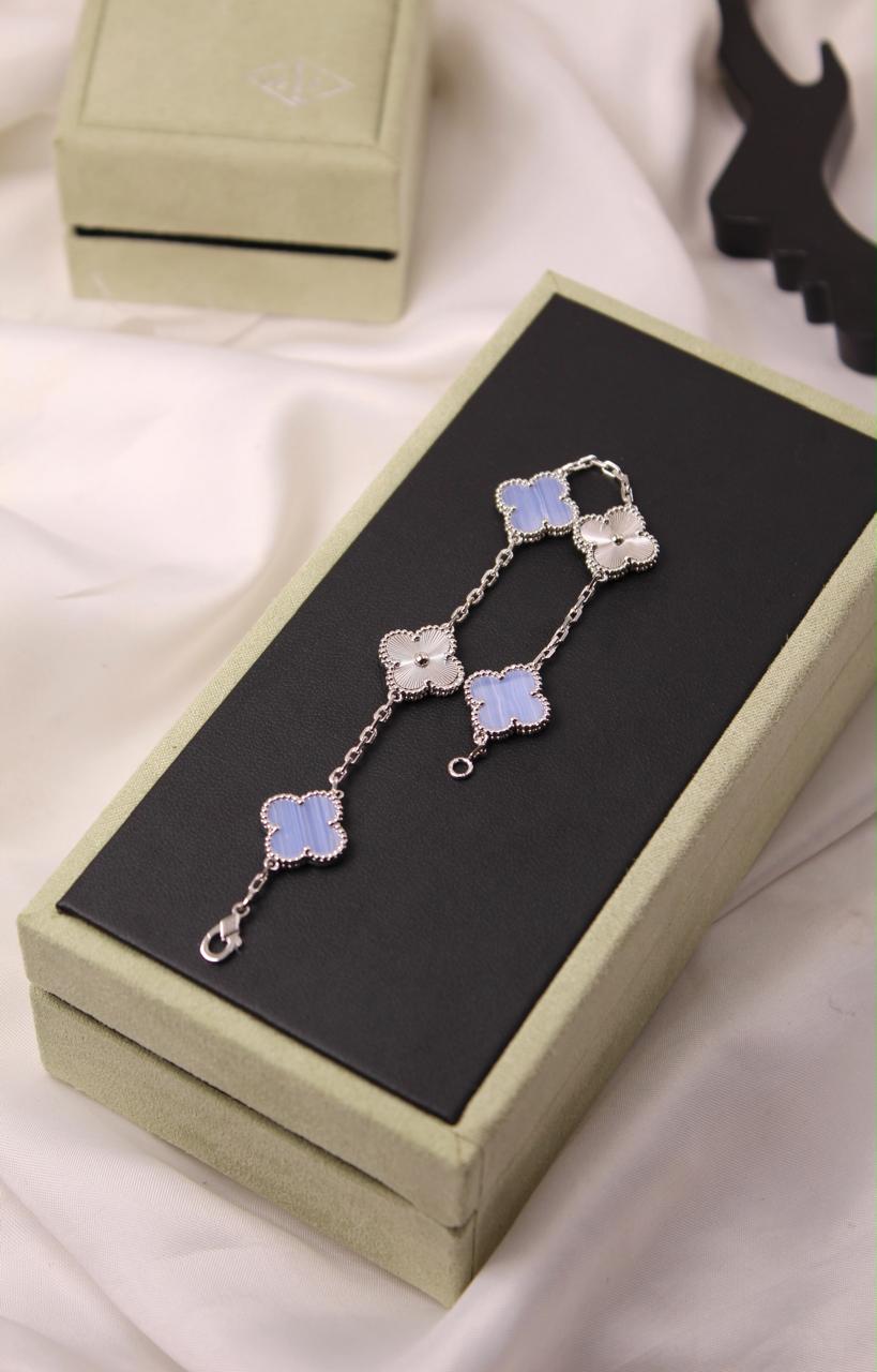Bracelets & brooches