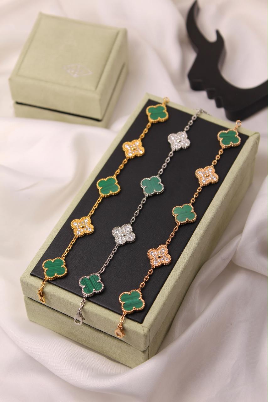 Bracelets & brooches