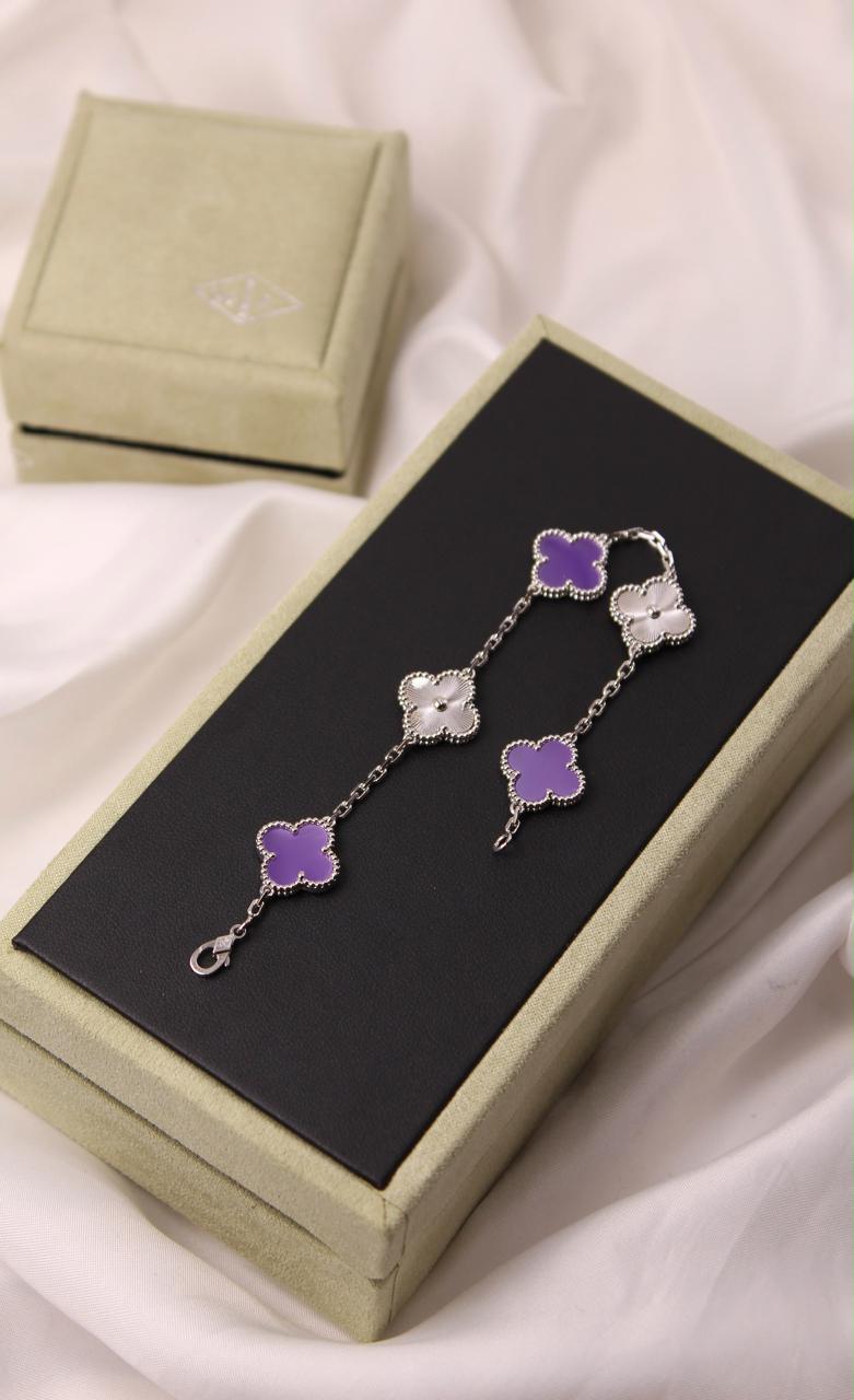 Bracelets & brooches