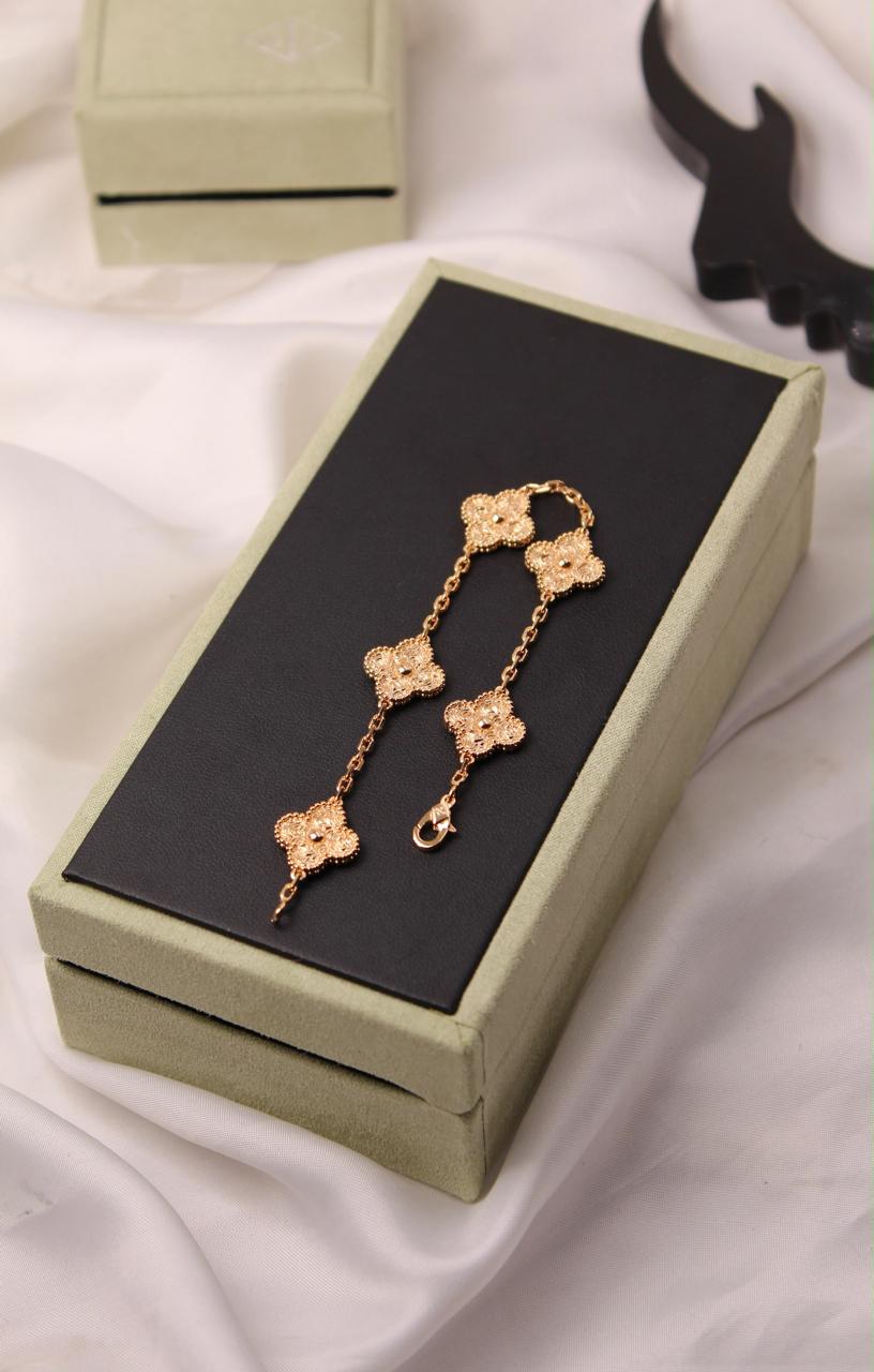 Bracelets & brooches