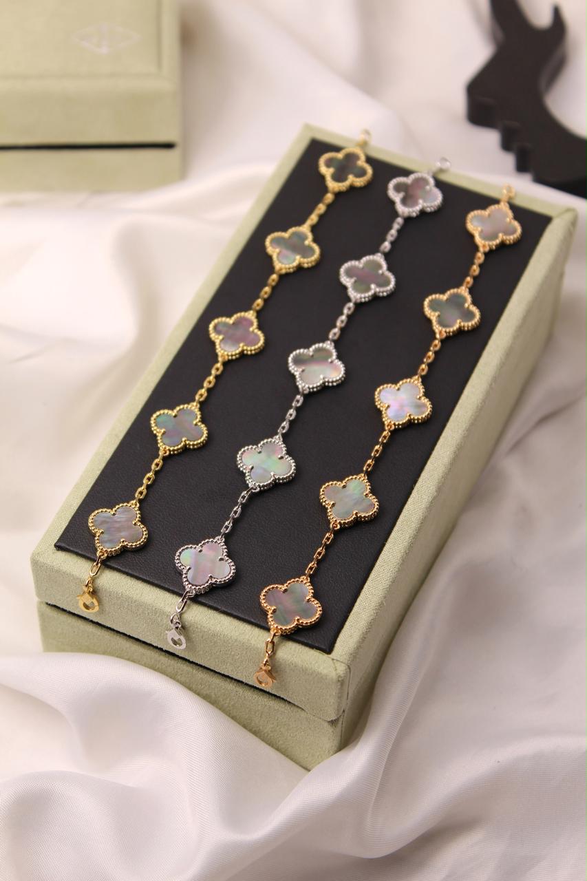 Bracelets & brooches