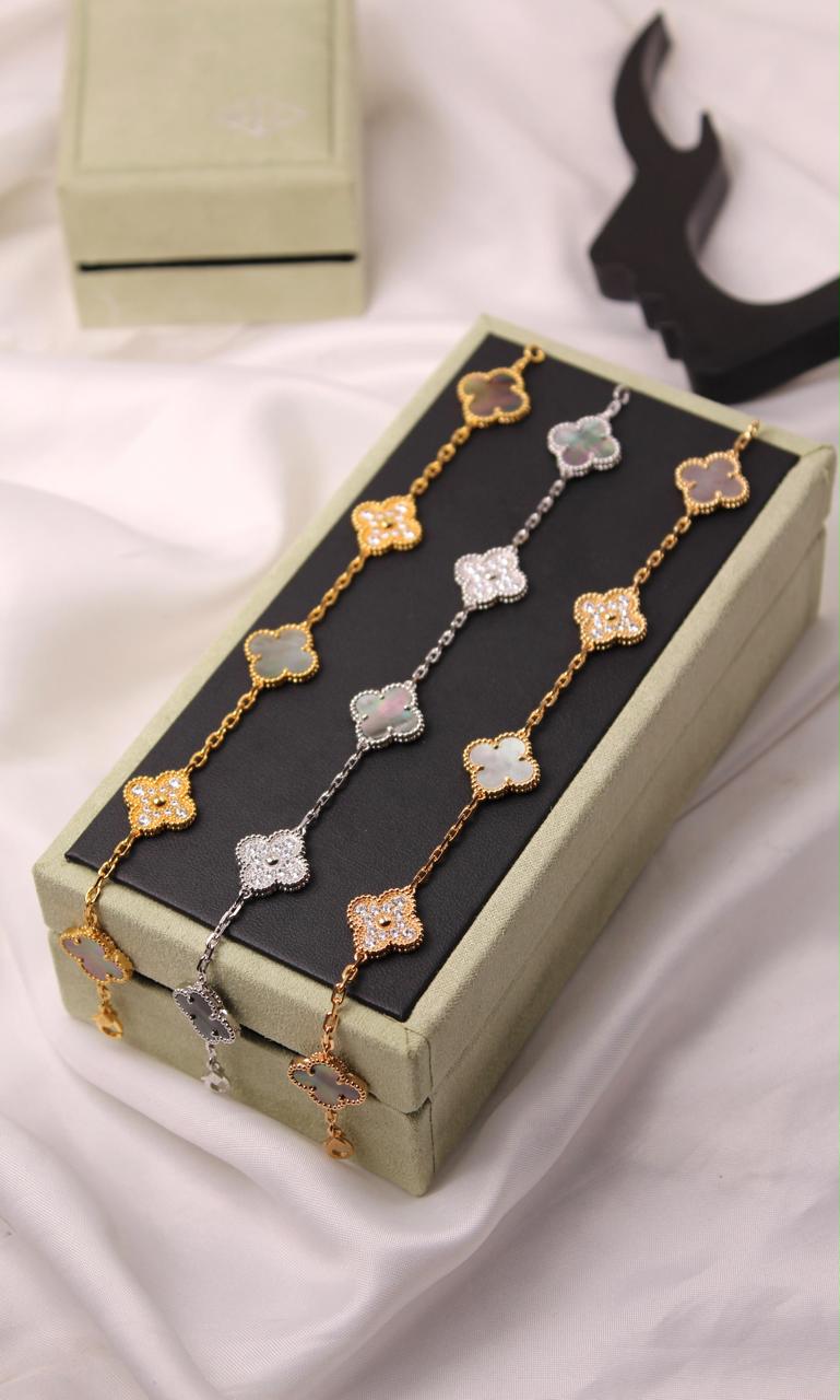 Bracelets & brooches