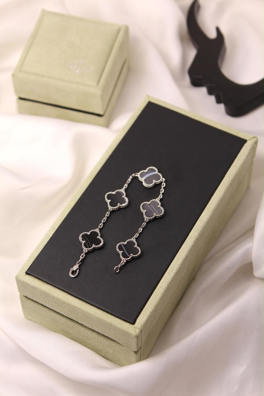 Bracelets & brooches