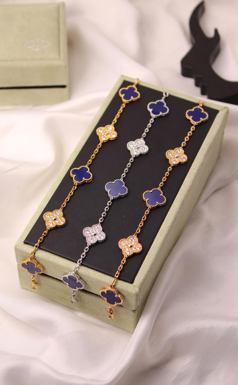 Bracelets & brooches