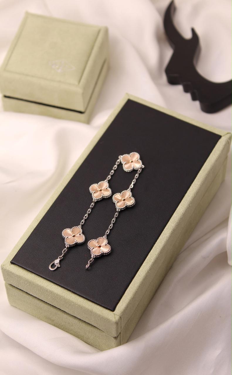Bracelets & brooches